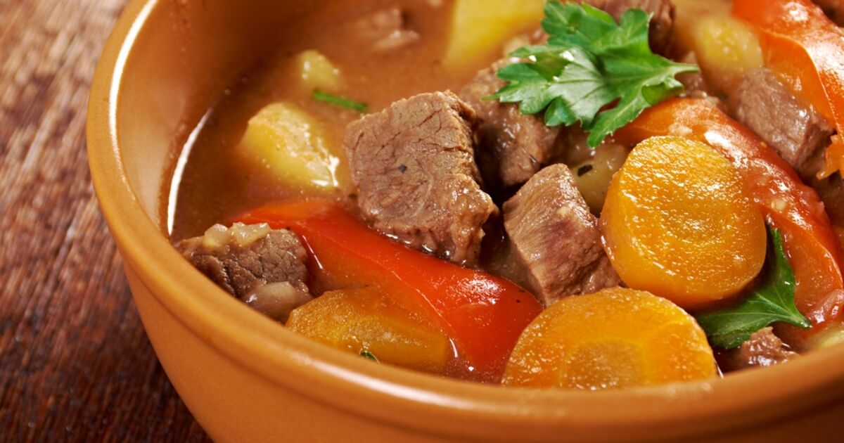 Рагу с мясом фото. Овощное рагу с говядиной. Мясное рагу с овощами. Мясное рагу с картошкой. Рагу из овощей с мясом.
